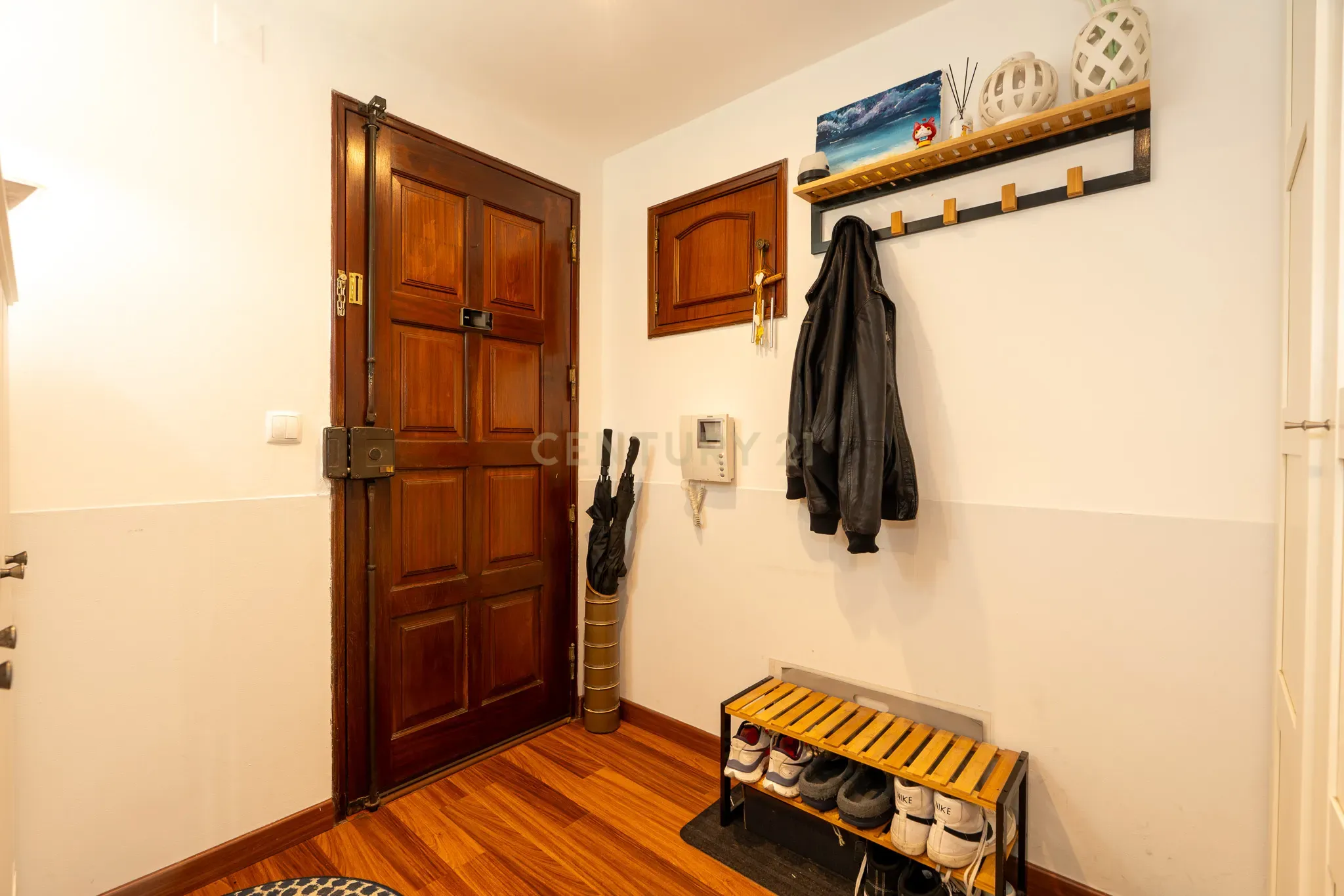 Apartamento T3 com garagem para 2 viaturas Monte Abraão - Image 2
