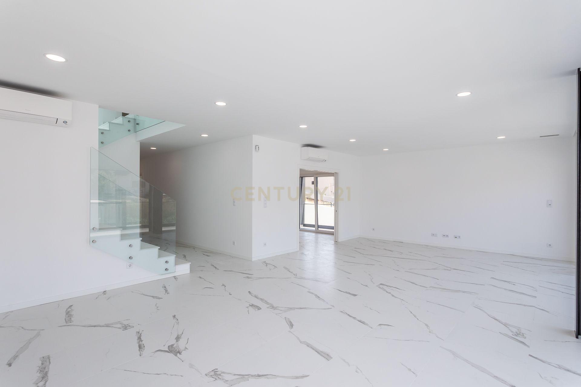 Fotografia 7 de Excelente moradia Construção Nova com Piscina