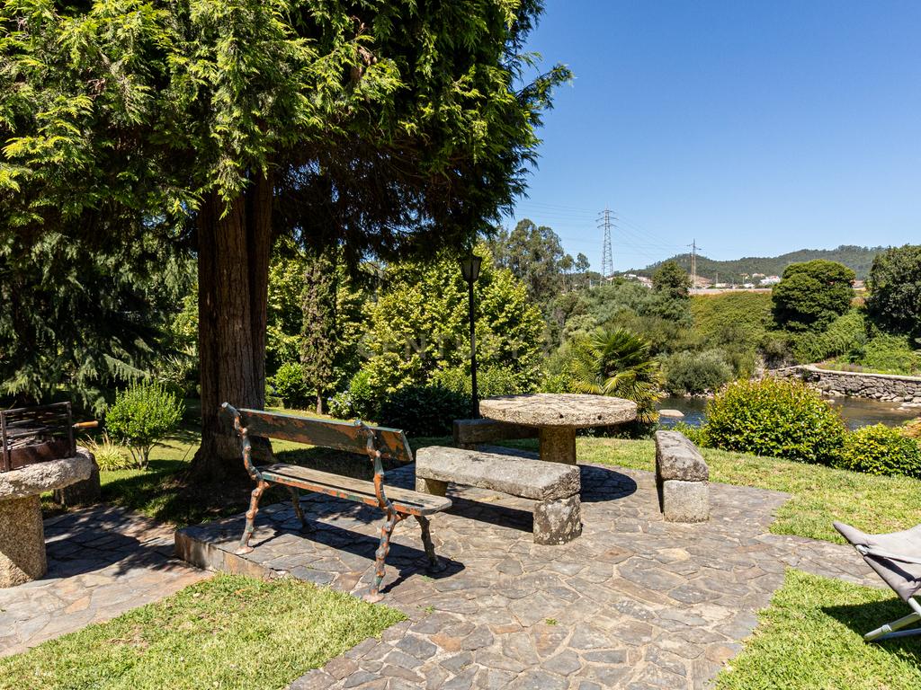 Casa das Azenhas – Charme e Exclusividade à Beira do Rio Cávado - Image 34