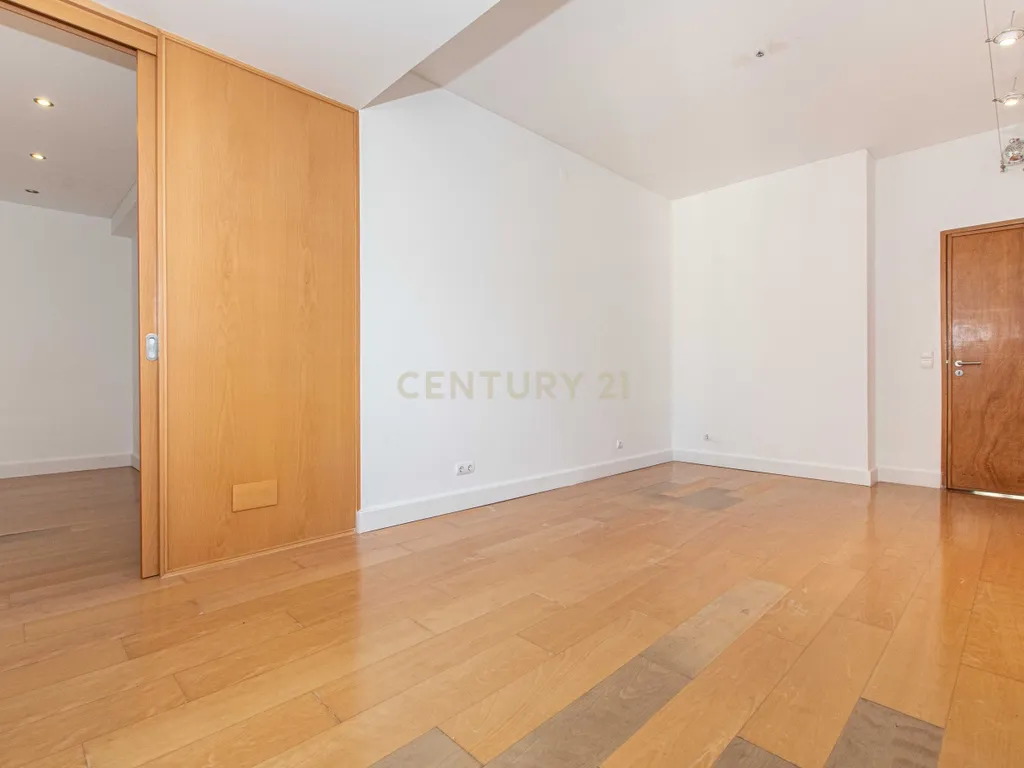 Duplex em Estados Unidos Da America, Lisboa com Vista para a Cidade - Image 5