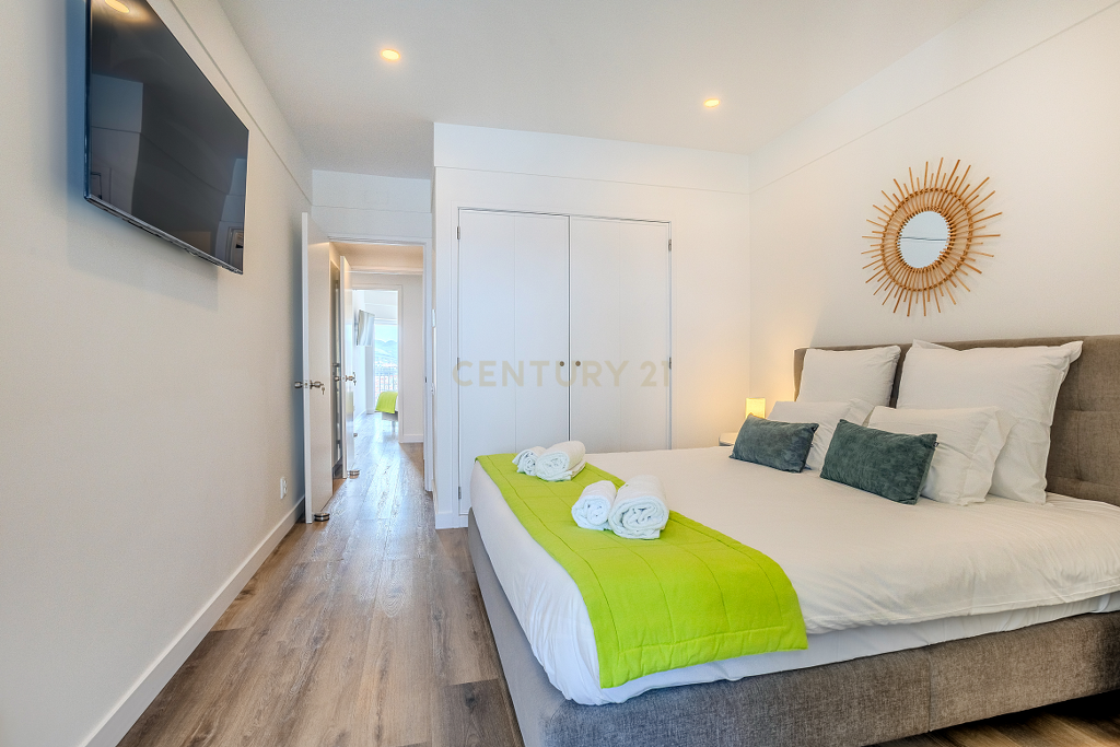 Penthouse T3 de Luxo no 20.º e Último Piso | Vista Mar Única sobre Ponta Delgada - Image 6