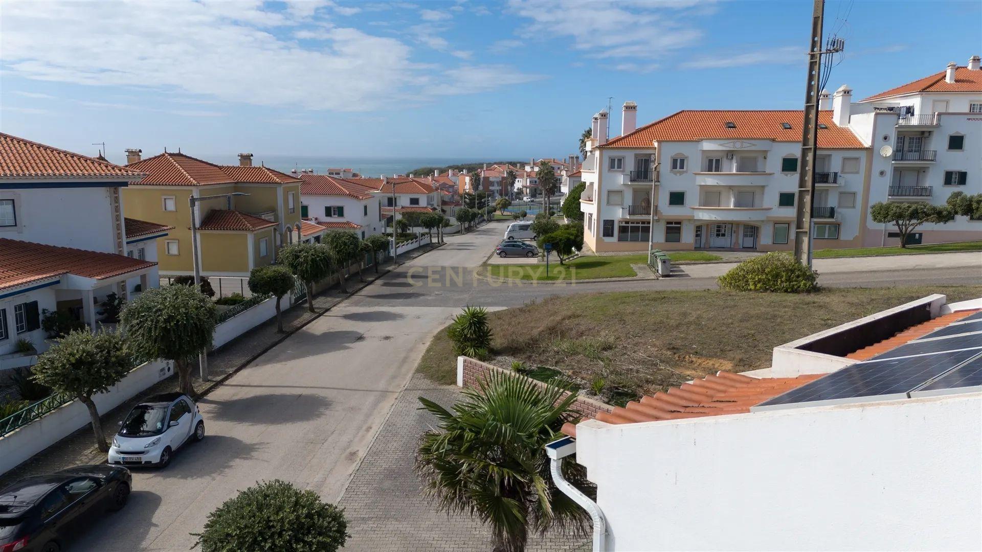 Moradia T3 para Venda na Praia da Areia Branca, Lourinhã - Image 2