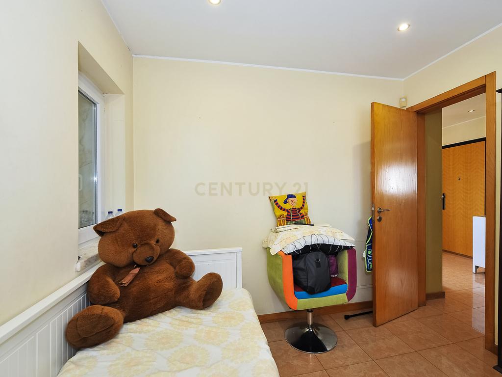 Moradia Isolada T4 Piscina e Cave - Image 19
