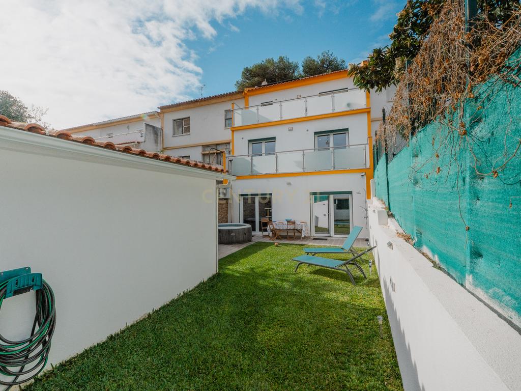 Moradia T4+1 com garagem no Bairro da Petrogal - Bobadela - Image 4