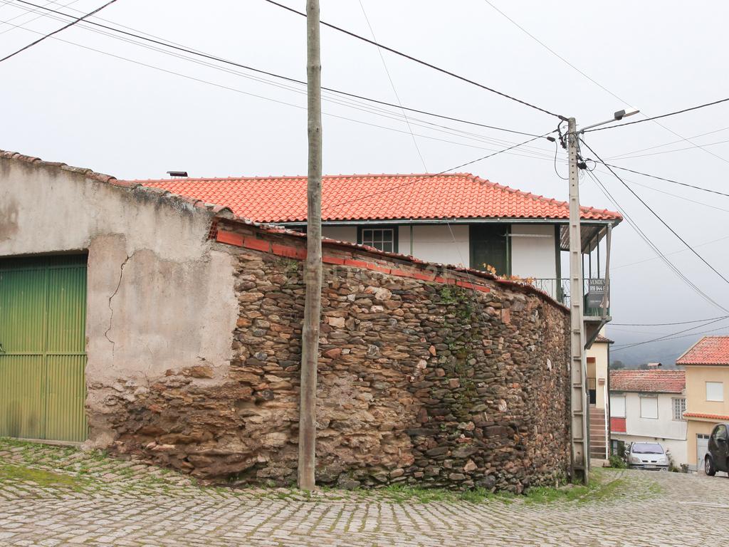 Moradia, Celeiro e Adega em Vilarelhos - Alfândega da Fé - Image 7