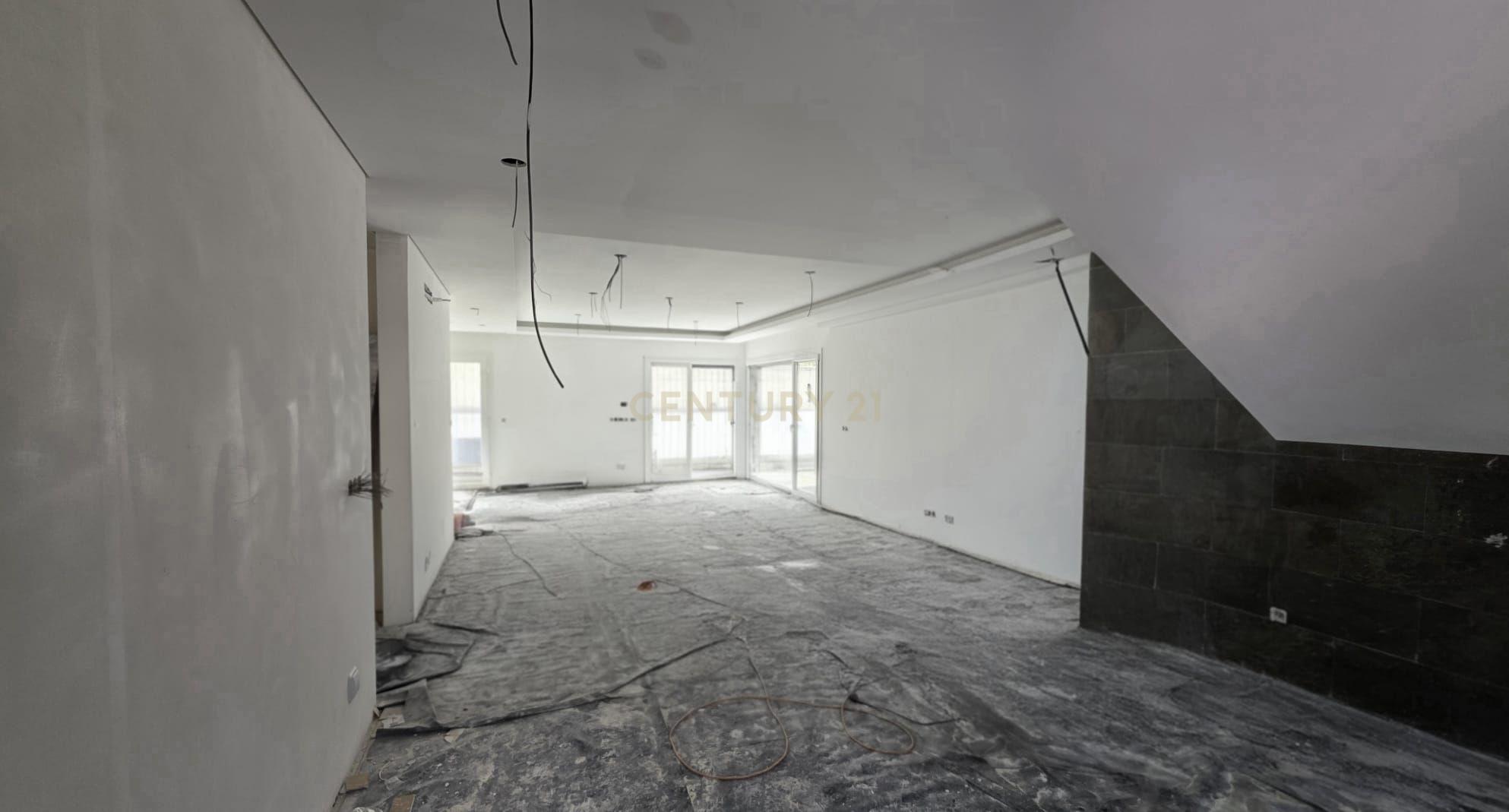 Fotografia 3 de Moradia T4 em fase final de Construção em Qta Valadares, Seixal