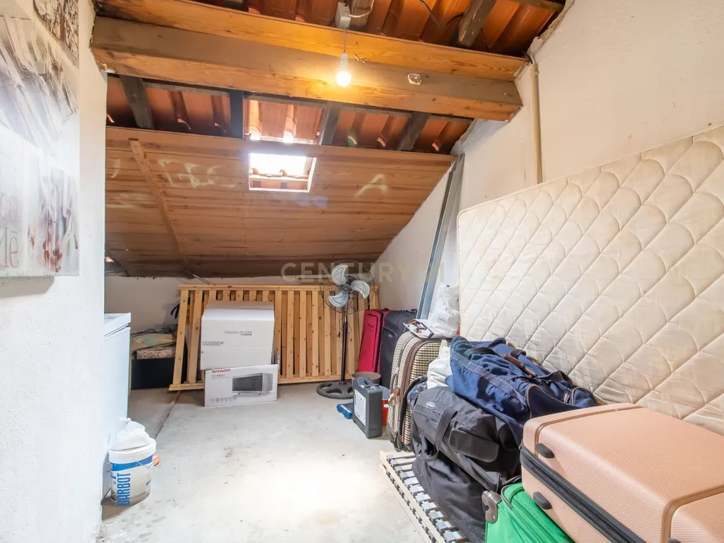 Apartamento T2 , com varanda e arrecadação , perto do metro - Odivelas - Image 14