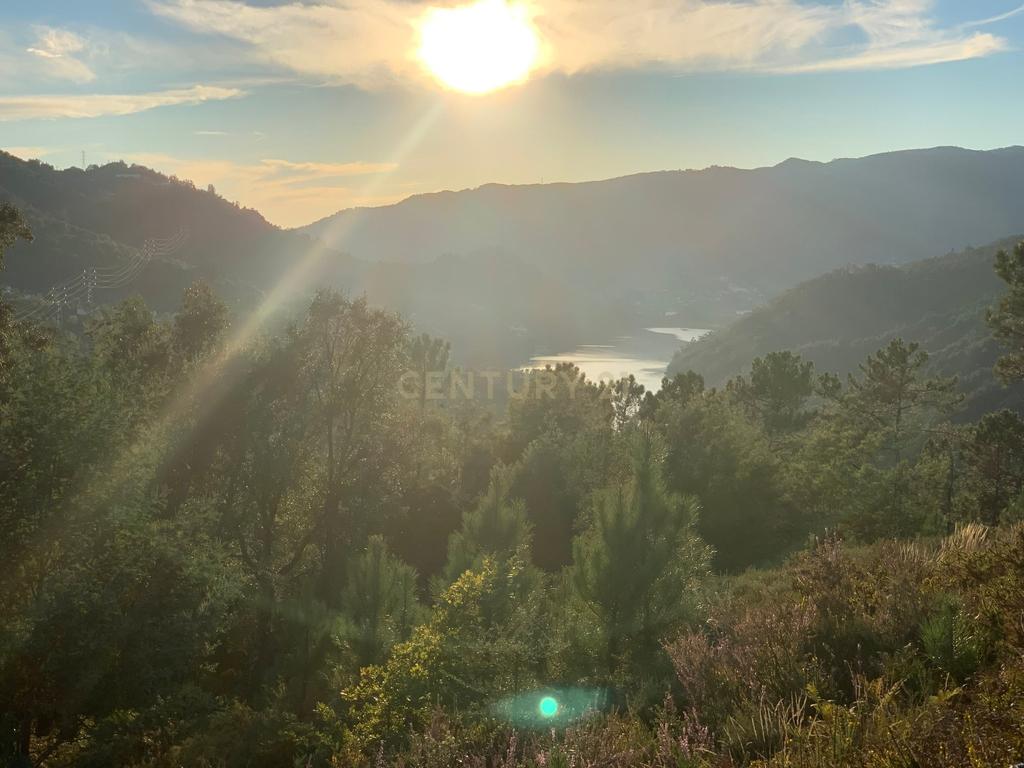 Moradia de luxo no Gerês  piscina e court de ténis e vistas sobre Rio - Image 3
