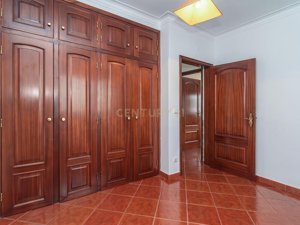 Moradia T2 no Centro de Évora (1º Andar) - Image 13