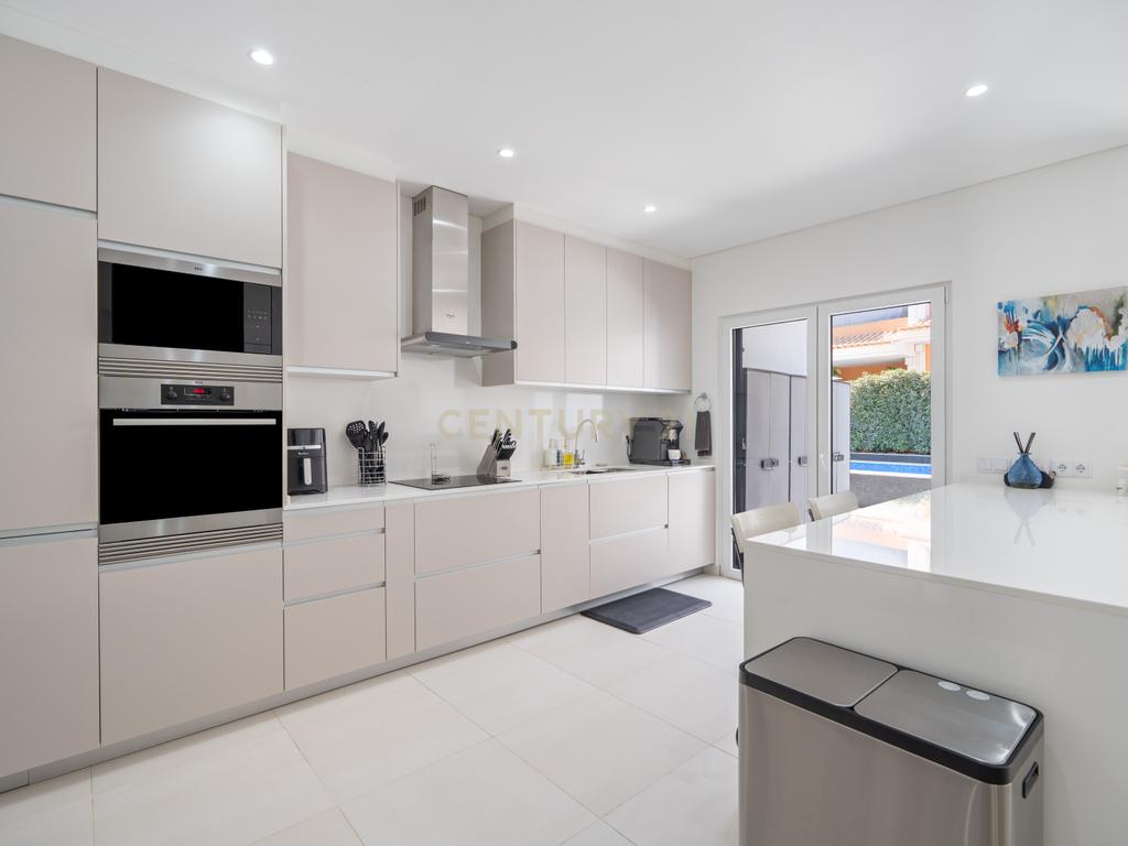 Moradia T3  + 1 Moderna com Piscina e Acabamentos de Luxo – Algoz  - Image 9