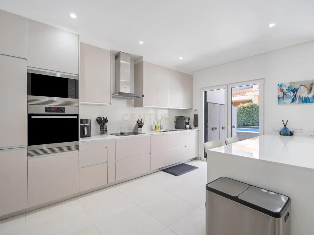 Moradia T3 + 1 Moderna com Piscina e Acabamentos de Luxo – Algoz - Image 9