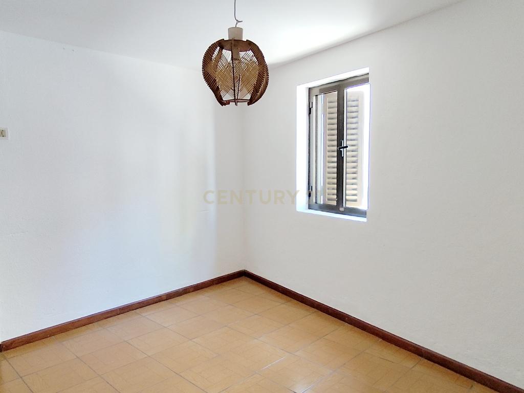 Casa geminada de dois pisos com reabilitação parcial em Vidago / Chaves - Image 16