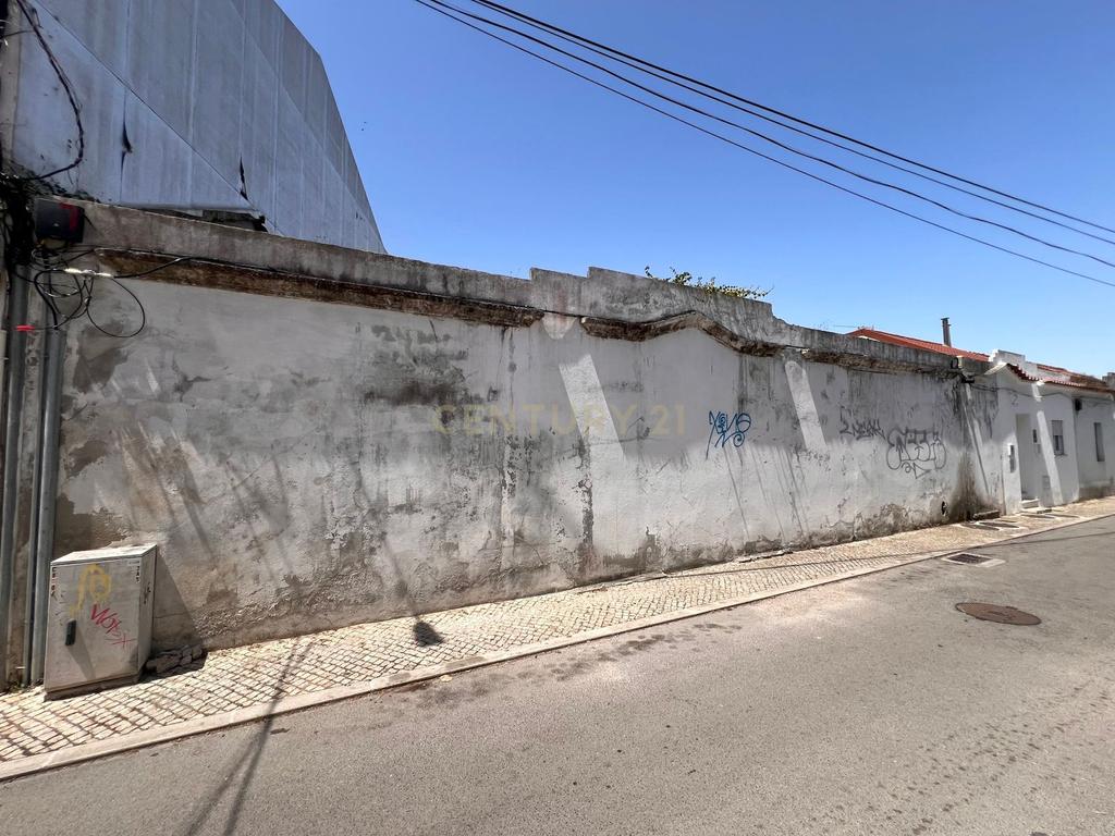 Prédio com terreno para construção e 3 Casas com frente para 2 ruas - Image 19