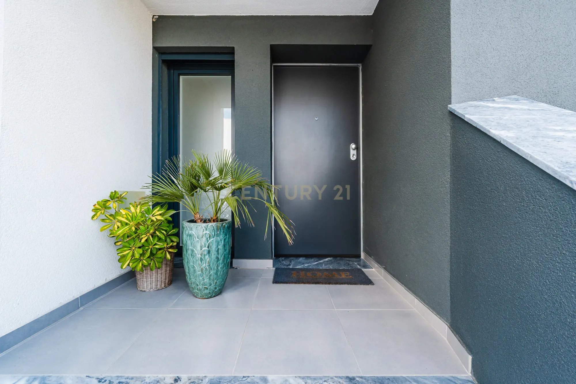 Fotografia 3 de Moradia T3 Semi-Nova com Jardim Privativo e Garagem para 2 Viaturas na Sobreda