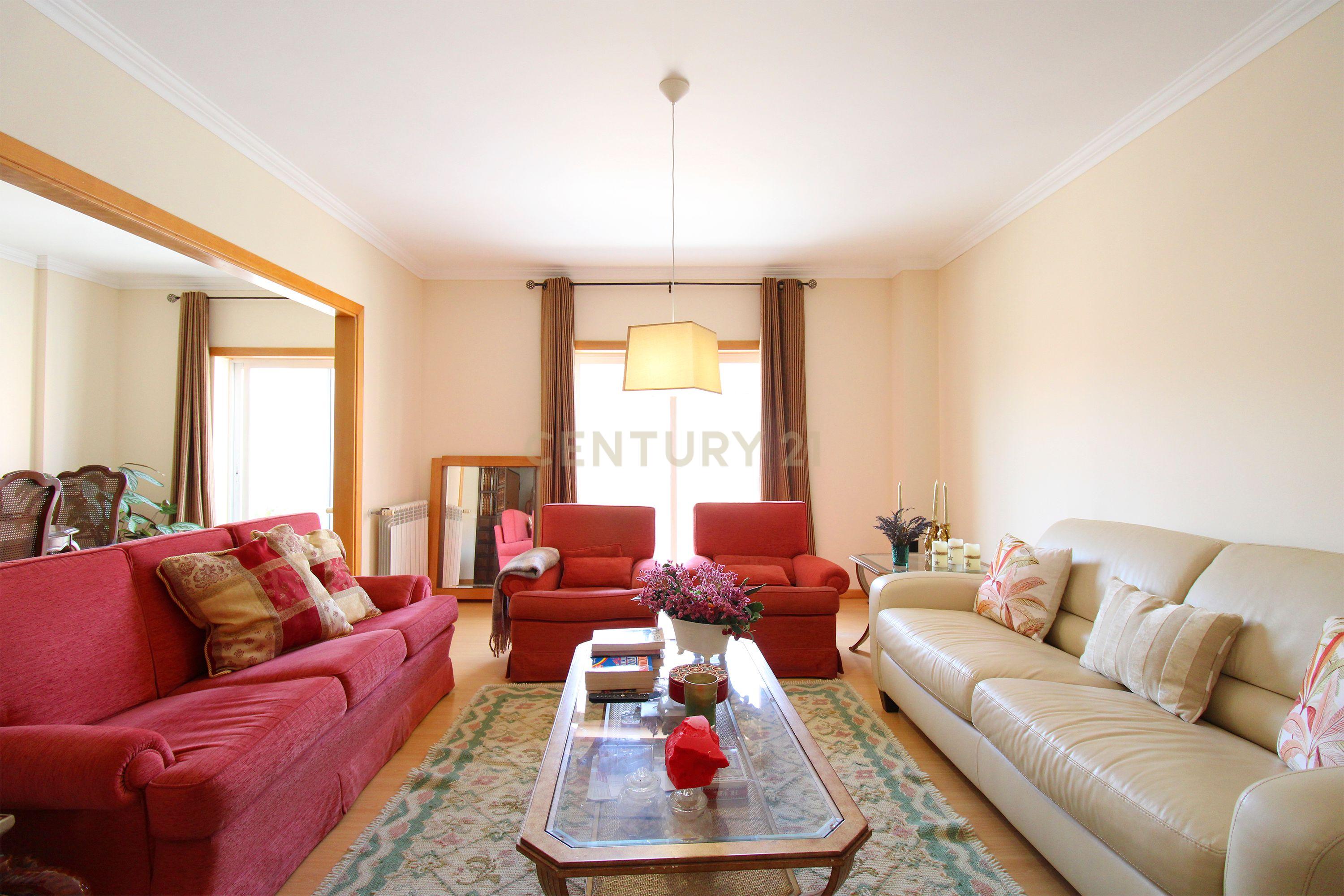 Fotografia 6 de Apartamento T4 com Parqueamento, nas Caldas da Rainha
