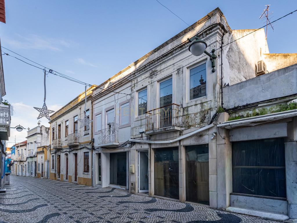 Prédio no centro do Montijo - Image 20