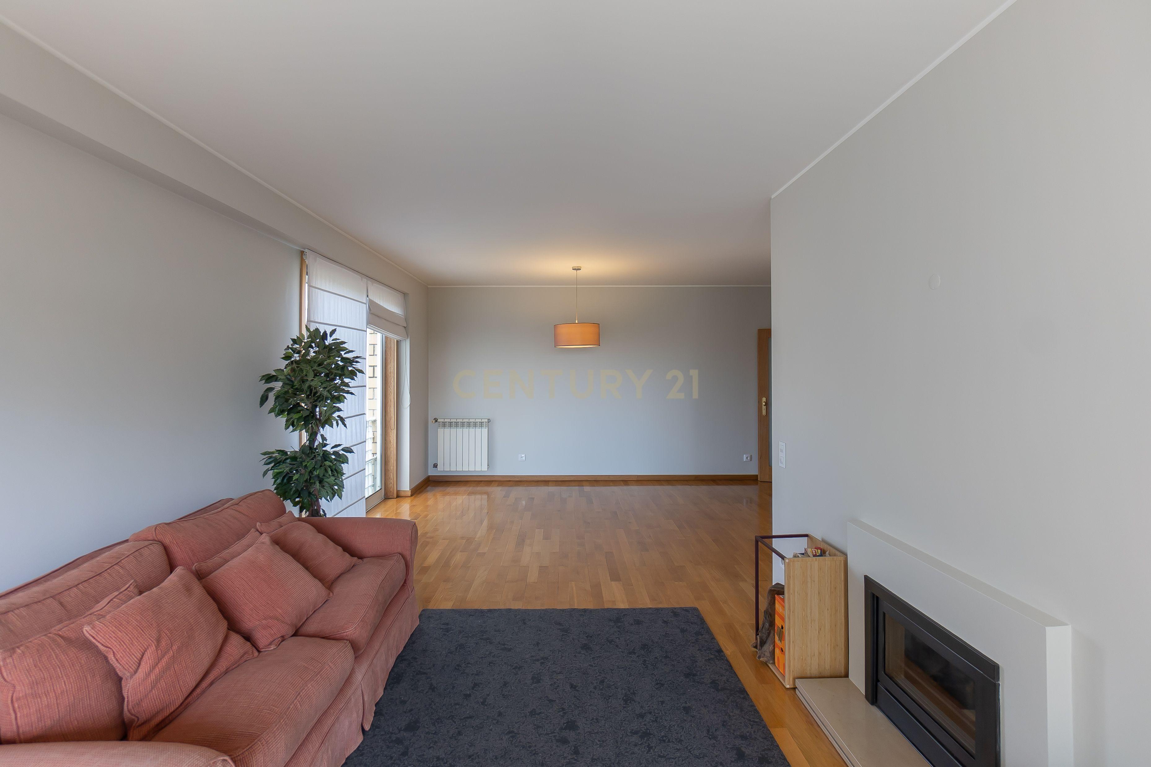 Fotografia 6 de Apartamento T2 para Arrendamento em Lordelo do Ouro, Porto