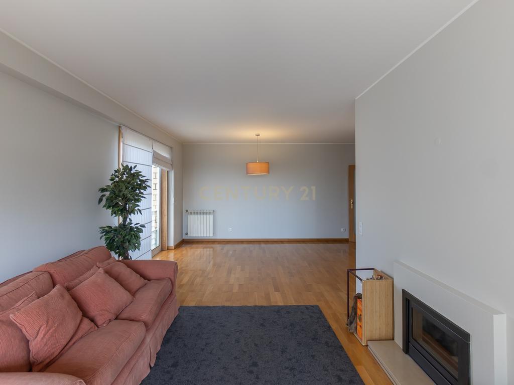 Apartamento T2 para Arrendamento em Lordelo do Ouro, Porto - Image 6