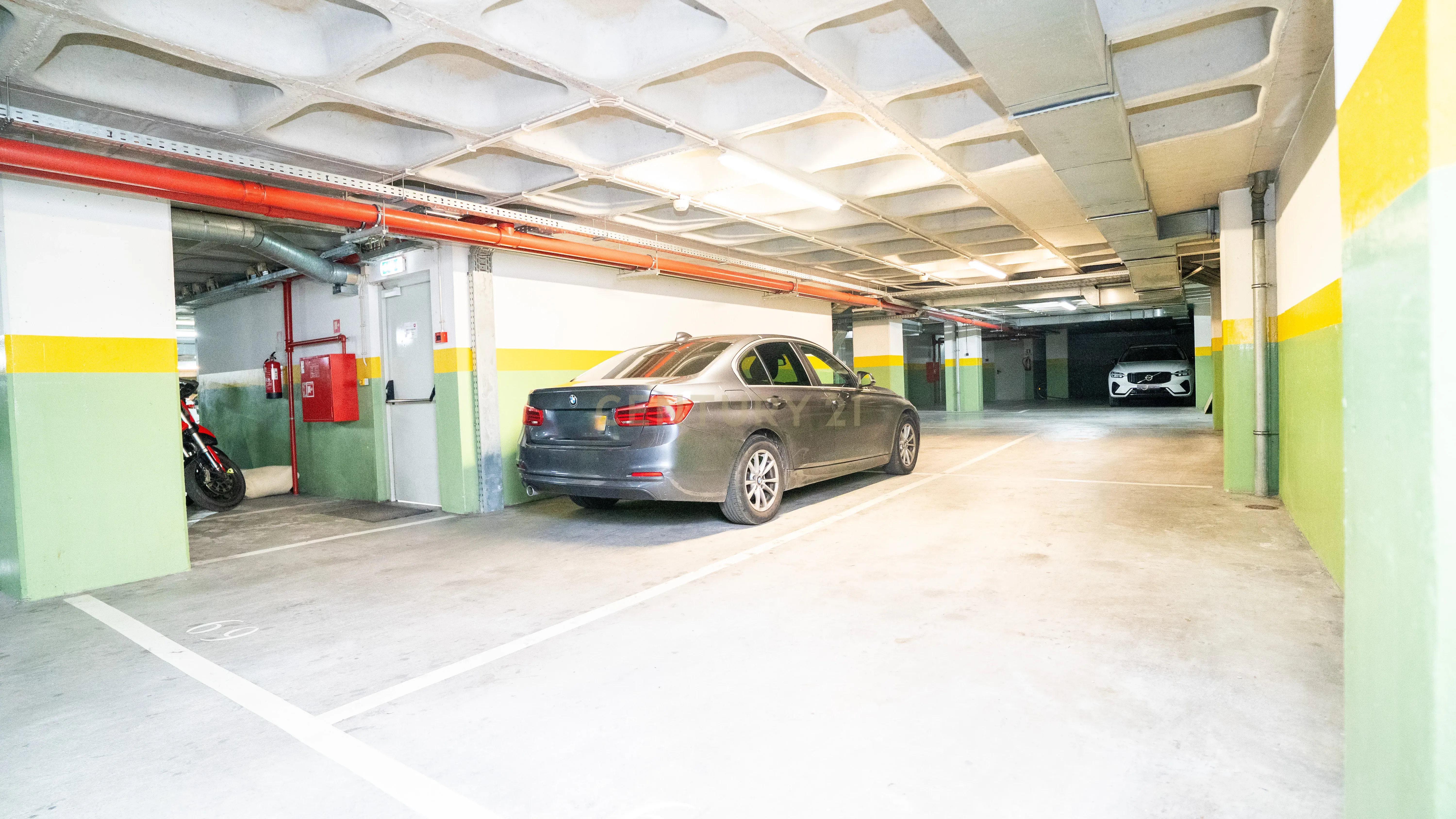 Apartamento T2 com Vista Panorâmica e garagem em Lisboa - 1550€ - Image 15