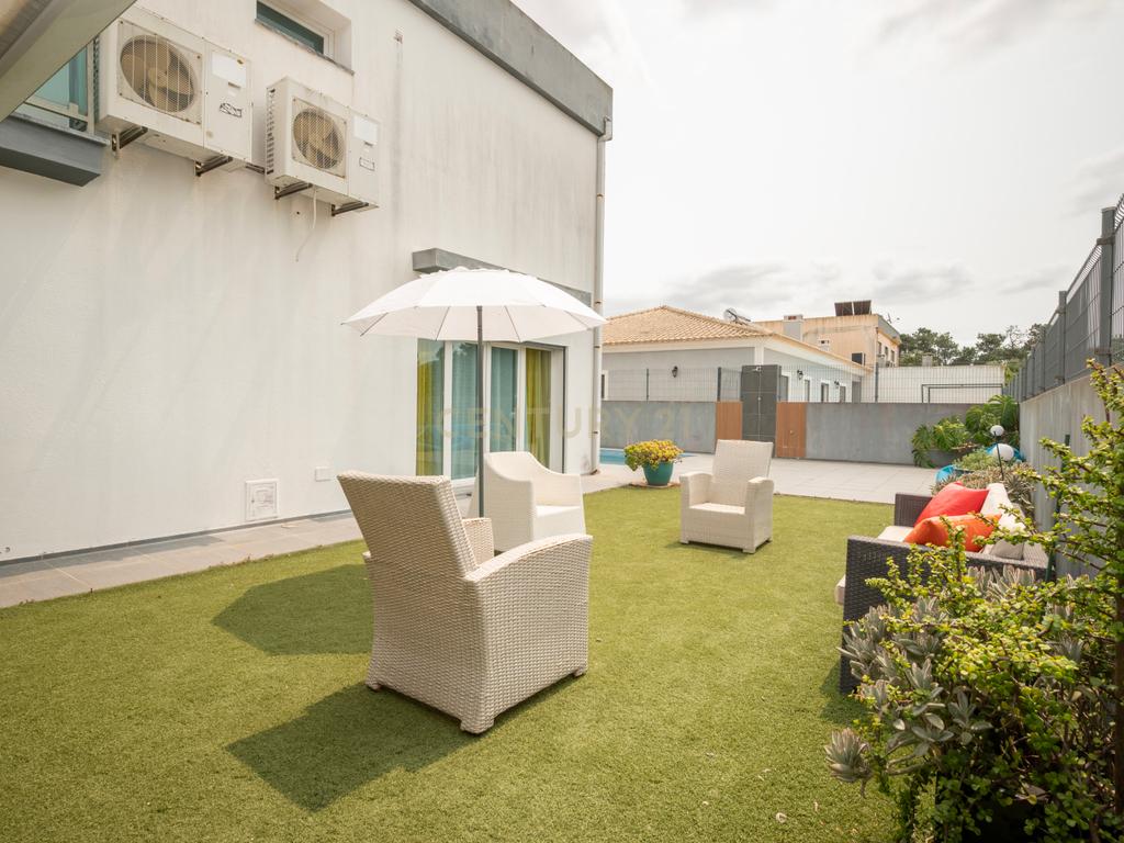 Moradia Exclusiva com Piscina e vista da Serra da Arrábida - Image 32