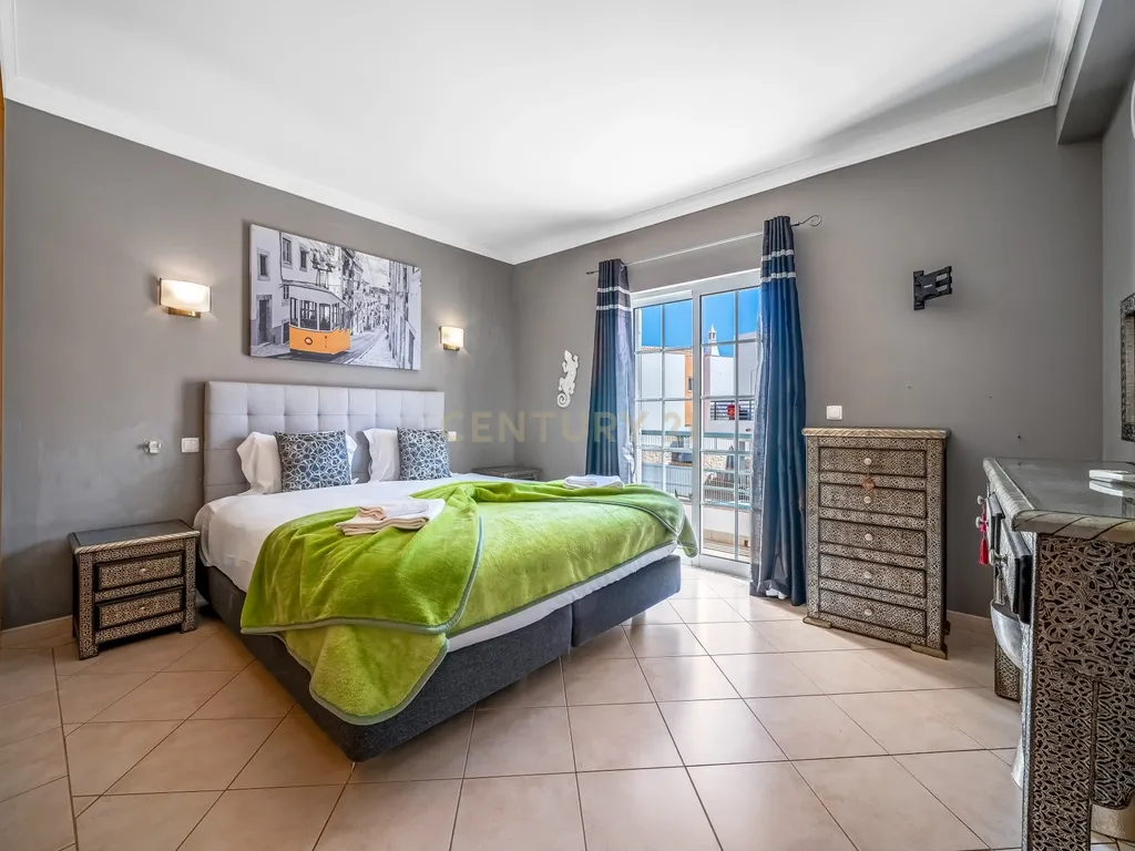 Moradia T4 com piscina, jacuzzi e garagem em Vale Pedras, Albufeira - Image 18