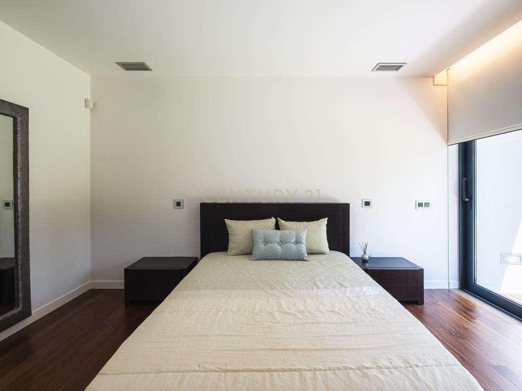 Luxuosa Moradia T4 com Piscina e Vista Panorâmica em Lousada - Image 39