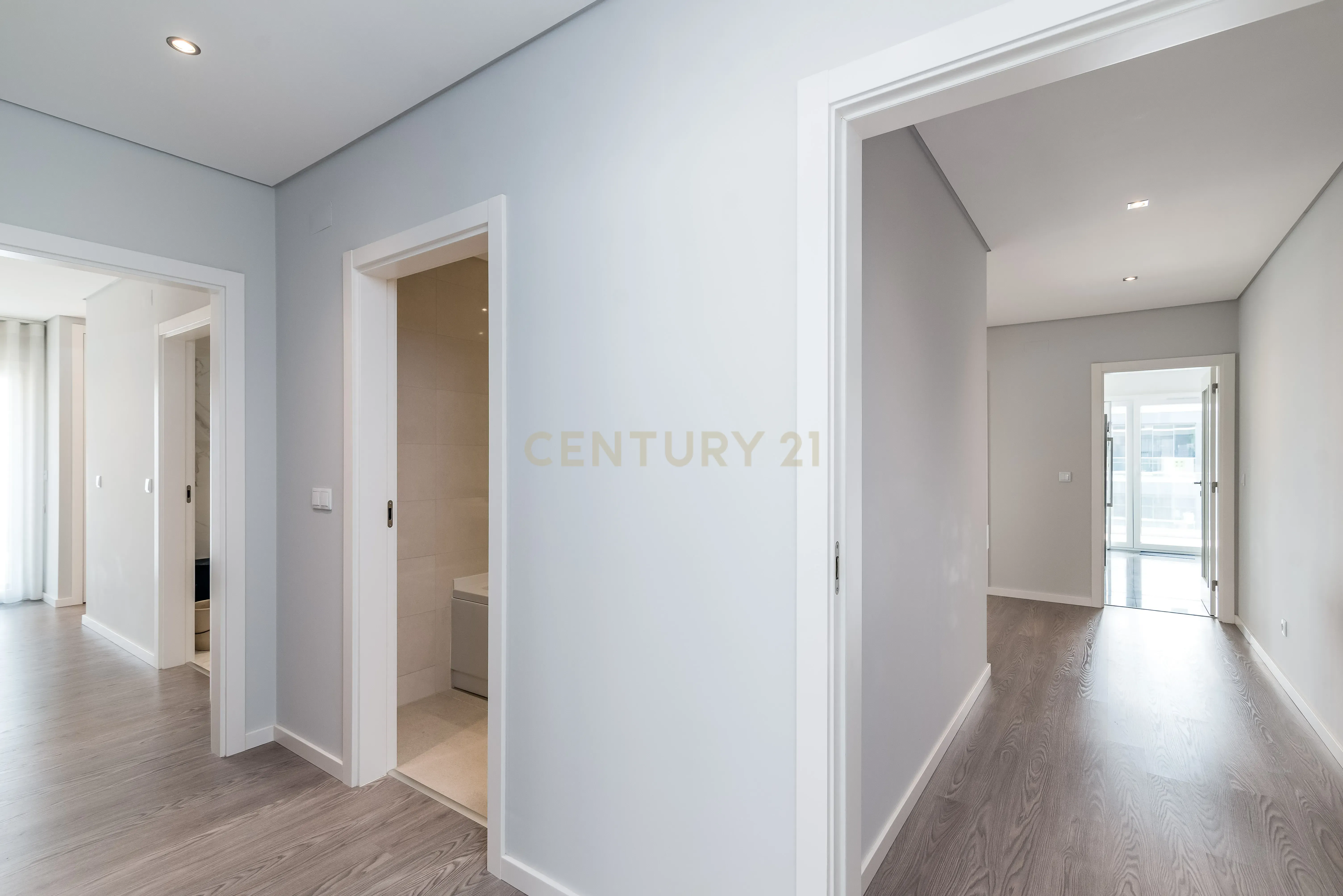 Luxuoso Apartamento T3 em Odivelas com Vista Panorâmica - Image 5
