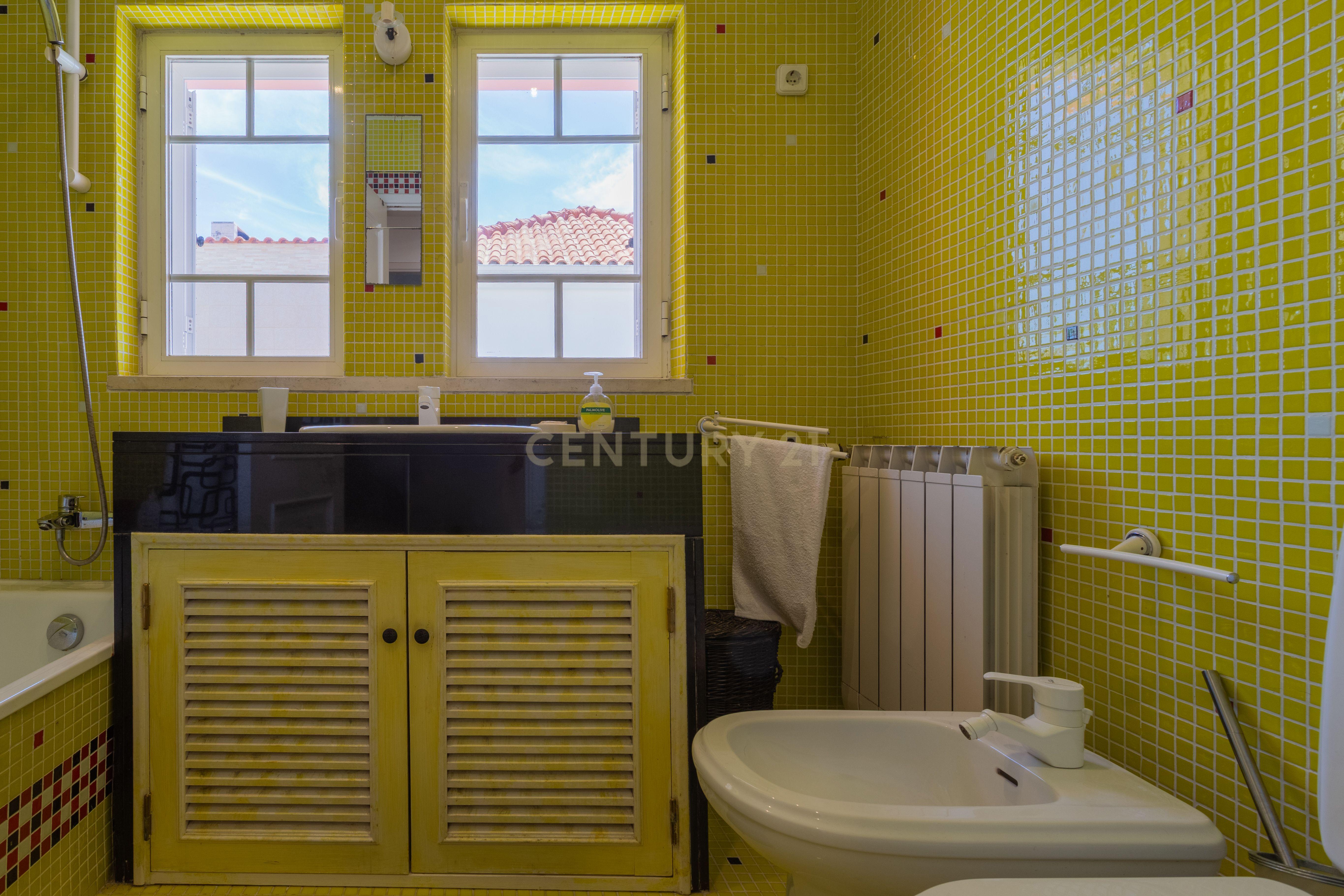 Fotografia 10 de Requintada Moradia com Piscina em Localização Privilegiada - Charneca da Caparica