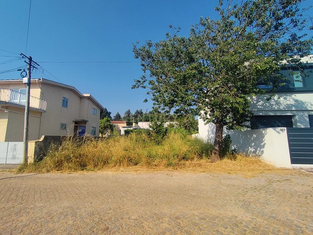 Lote de terreno para construção em zona tranquila e perto do mar em Lavra, Matosinhos - Image 2