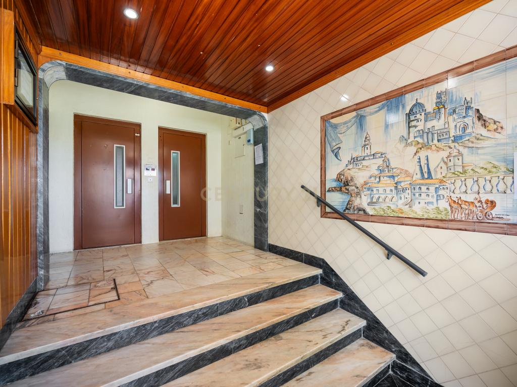 Apartamento T3 com 120m² | Sala com Lareira | Excelentes Áreas e Luz Natural em Algueirão - Image 22