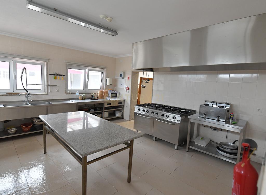Restaurante novo totalmente equipado e pronto a funcionar. - Image 9
