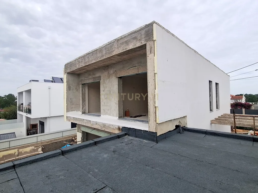 Moradia T4 Isolada com Piscina, 2 pisos, Pinhal do General - Image 3