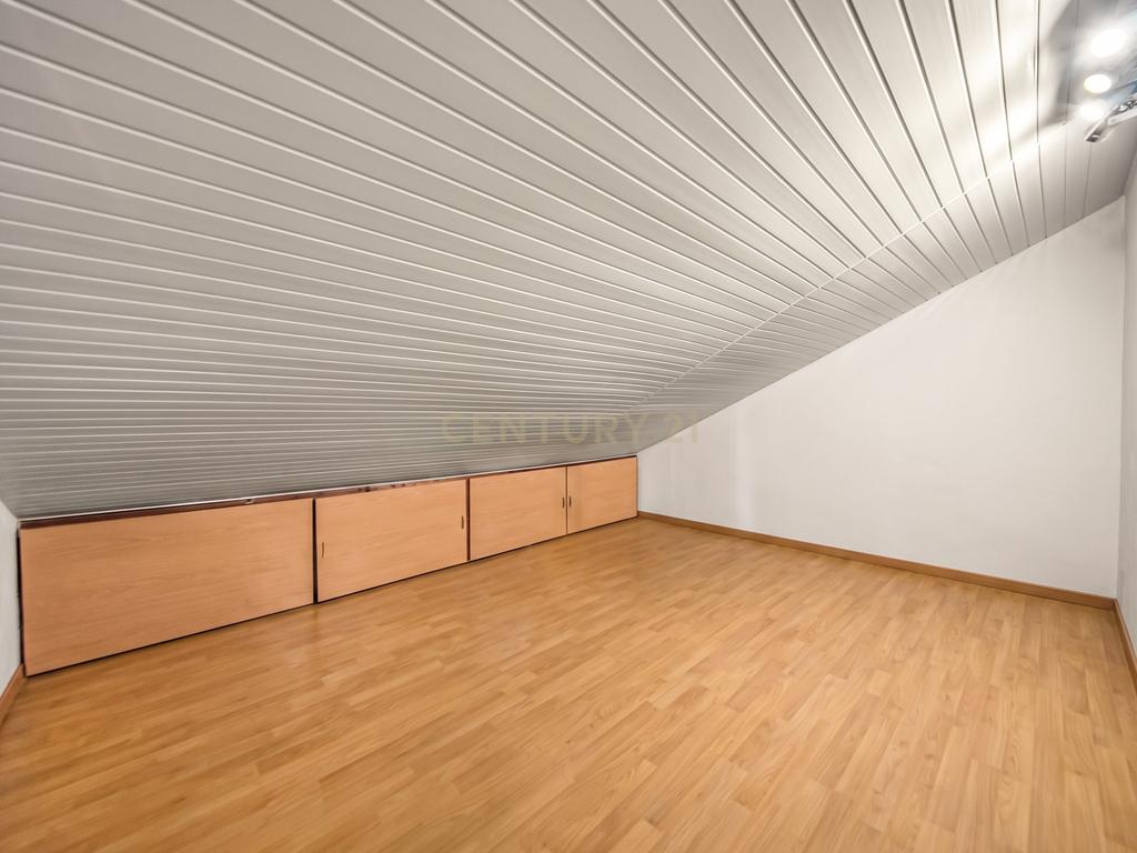 Moradia Geminada T3 com excelentes áreas, terreno e localização privilegiada em Fernão Ferro - Image 39