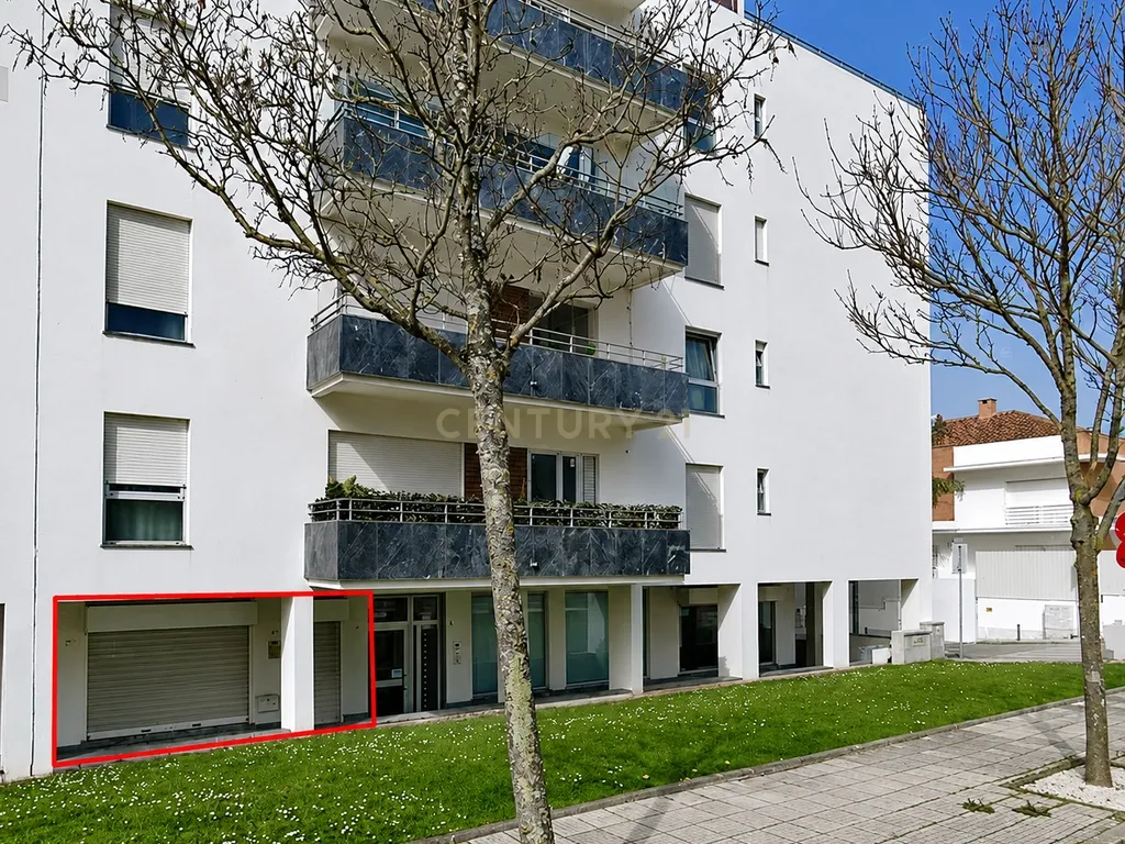 LOJA COMERCIAL COM DUAS FRENTES | PORTO SALVO | OEIRAS - Image 1