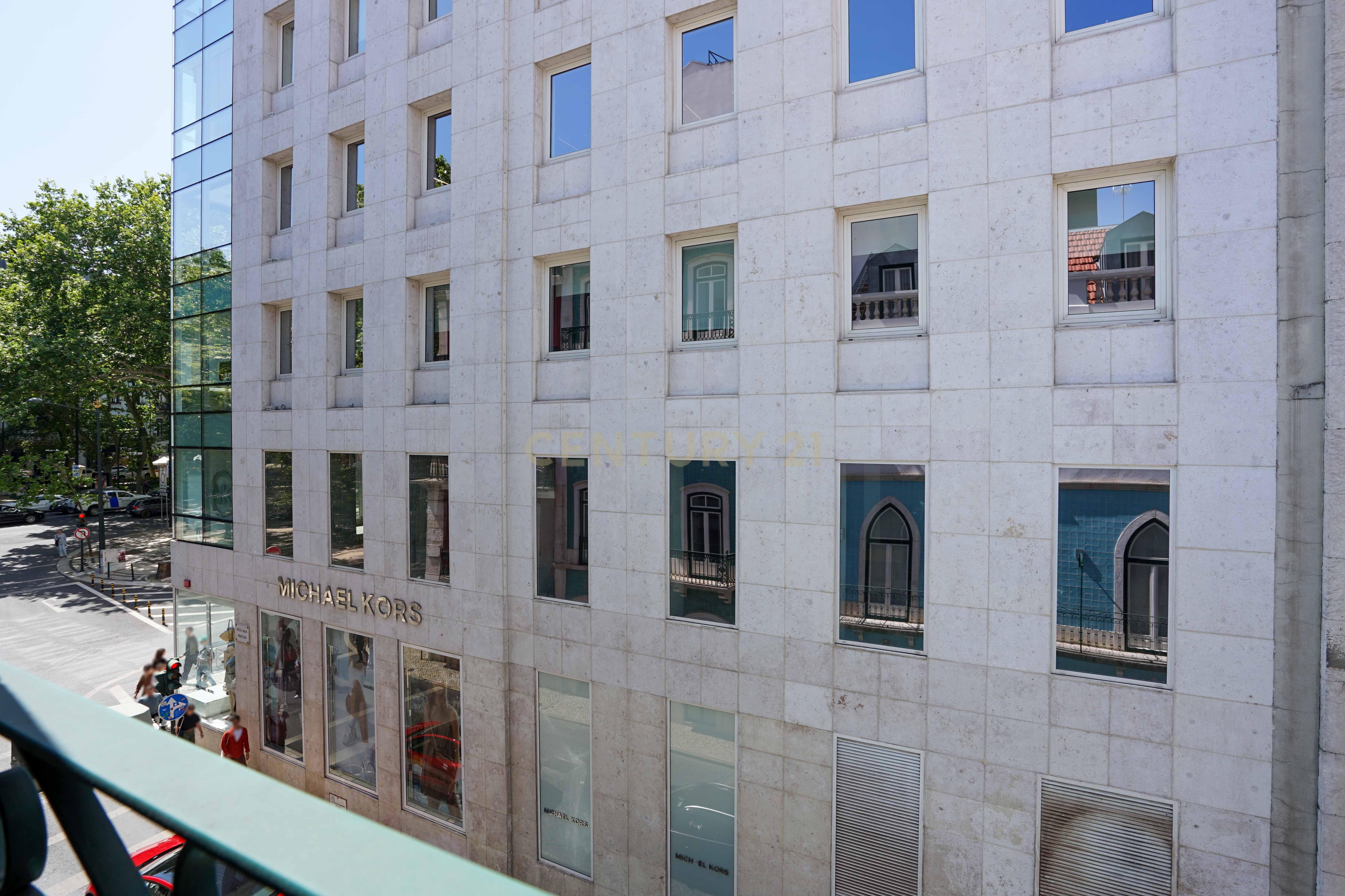 Luxuoso T1 em Lisboa com Vista e Acabamentos Modernos - Image 19