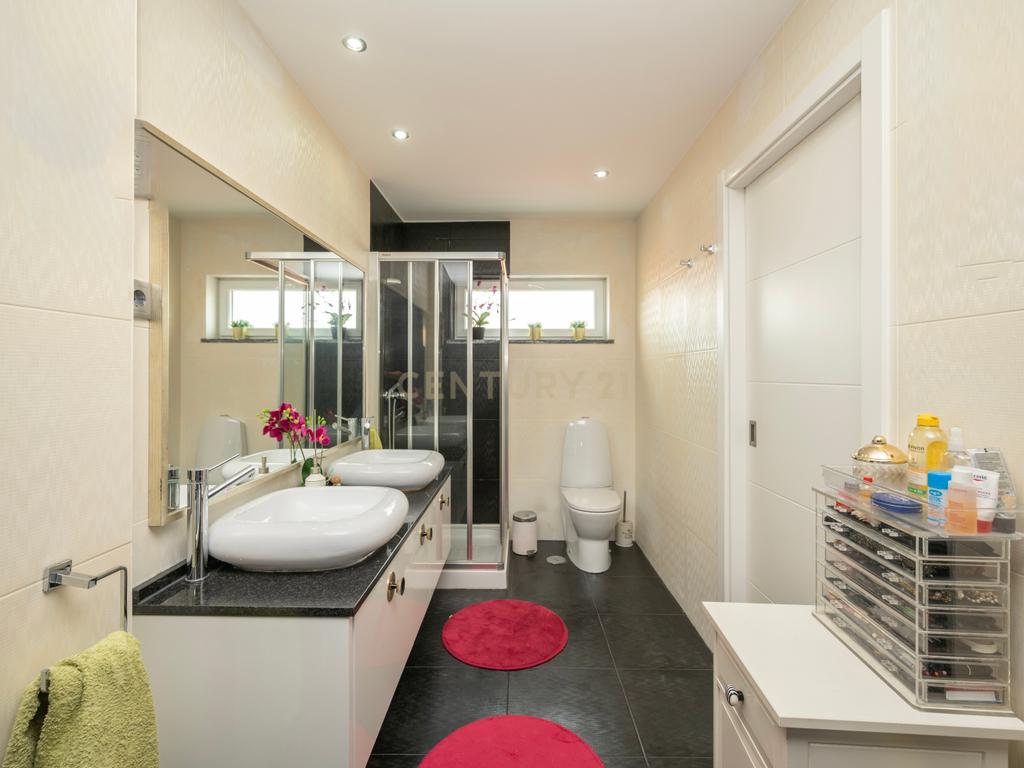 Moradia Exclusiva com Piscina e vista da Serra da Arrábida - Image 19