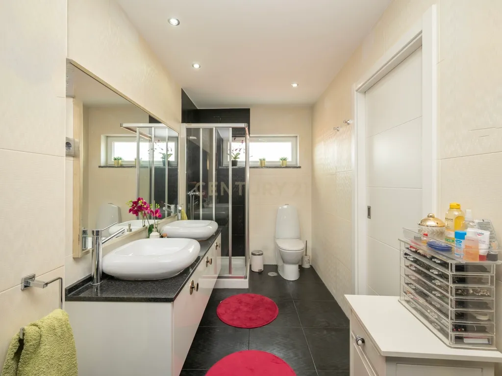 Moradia Exclusiva com Piscina e vista da Serra da Arrábida - Image 19