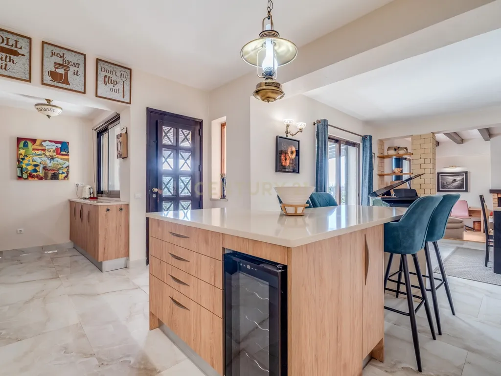 ESPETACULAR MORADIA COM PISCINA, GARAGEM, JARDIM E TERRENO - Image 35