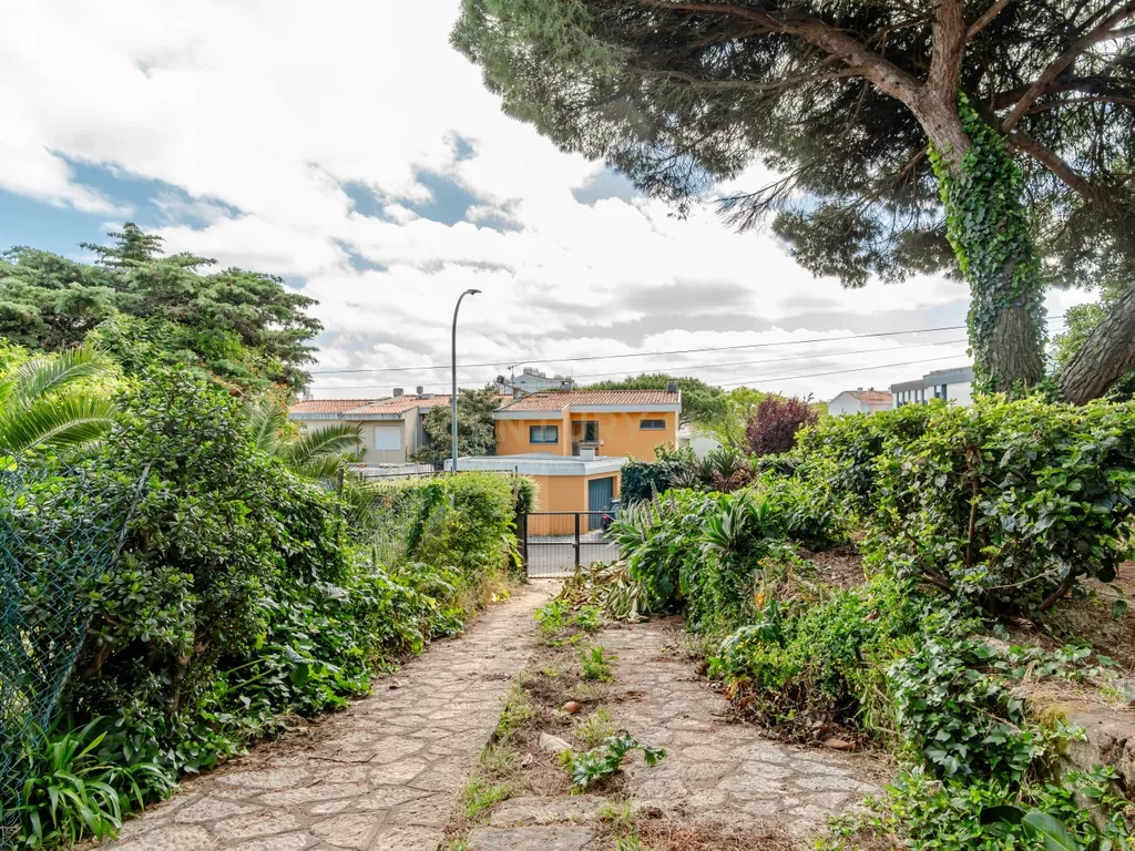 T6+1 em 1066 m2 de tranquilidade, para remodelar ou investir - Image 38