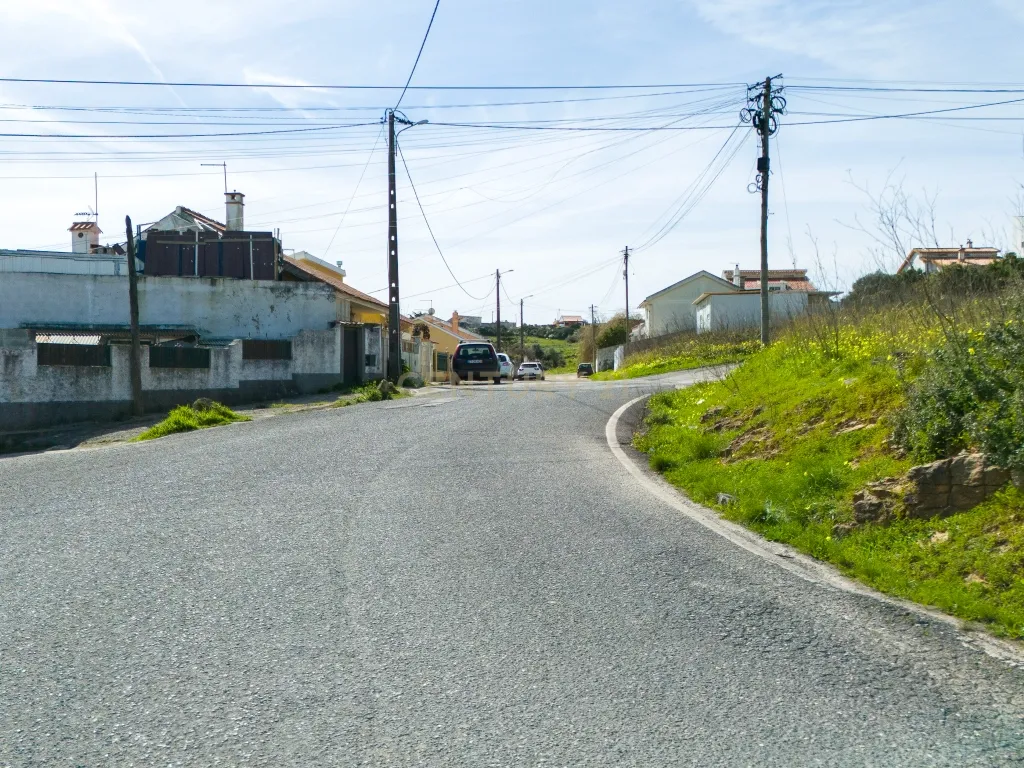 Terreno de 623m2 em vias de aprovação/conclusão em Cabra Figa, Rio de Mouro - Image 8