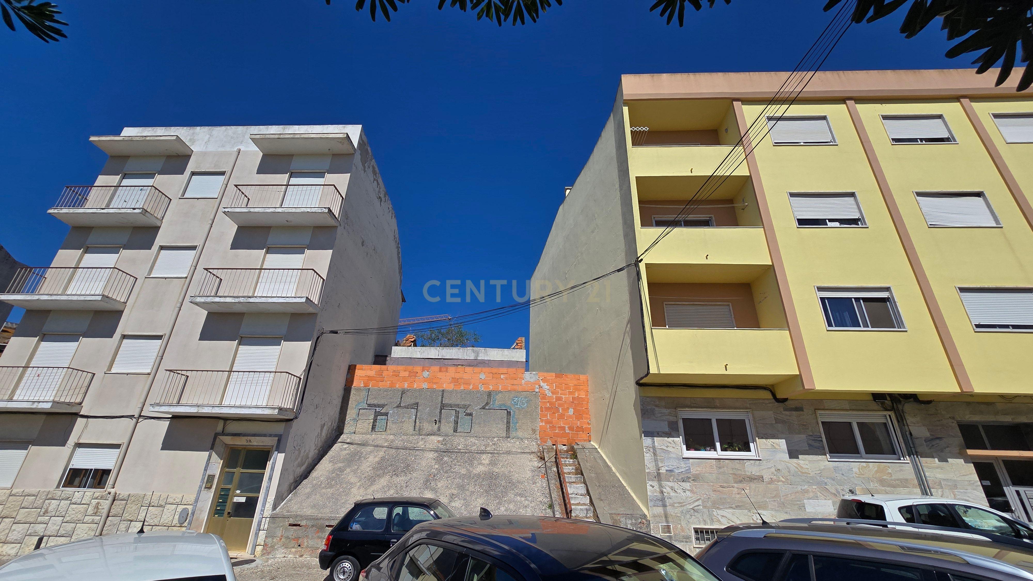 Fotografia 7 de Terreno com Projeto Aprovado para Construção de 8 Apartamentos - Bairro Santos Nicolau - Setúbal