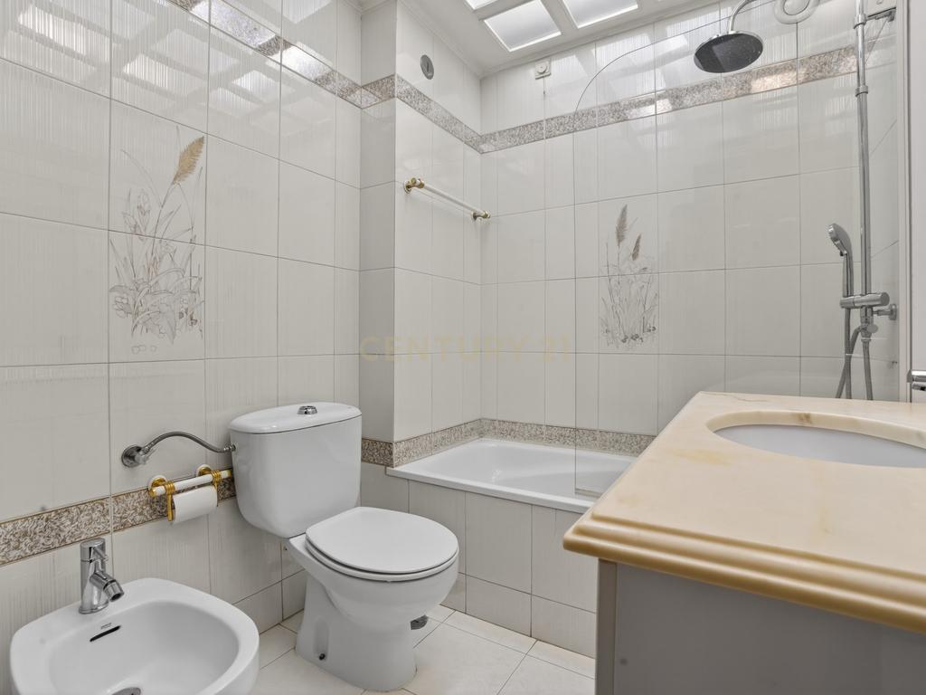 Apartamento T3 em Areeiro, com 1 lugar de garagem, Lisboa. - Image 20