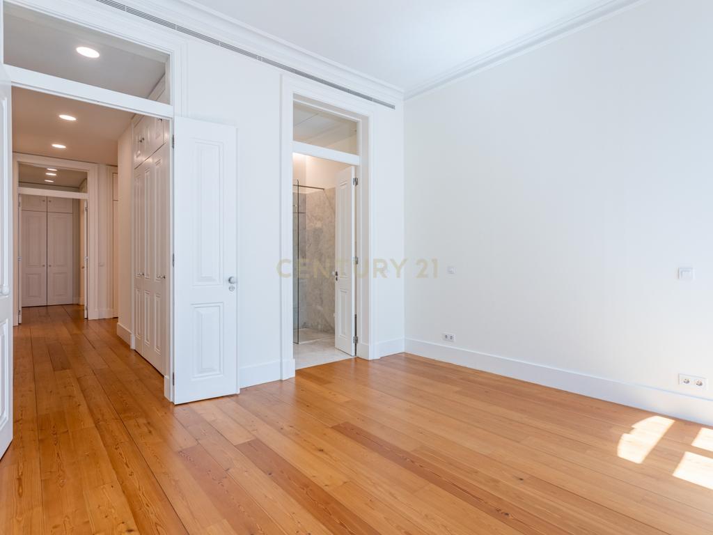 T2 de Luxo para arrendar na Avenida da Liberdade - Image 19