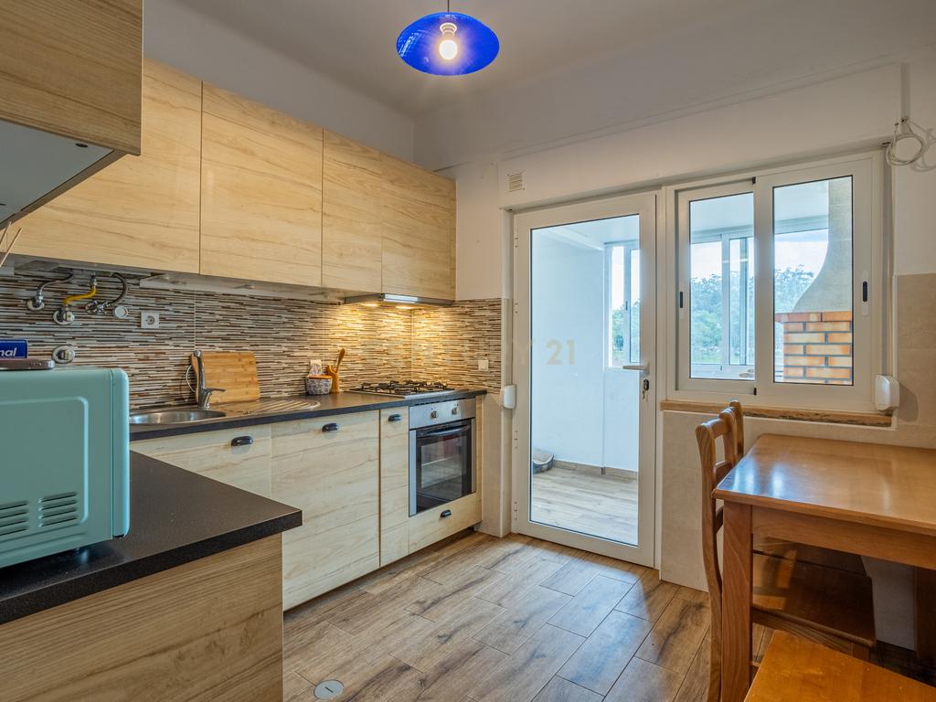 Apartamento T2 na Nazaré - Totalmente Remodelado com Vista Mar - Image 24