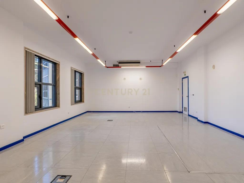 Edifício Comercial em Carnaxide - 5 Pisos - Image 26