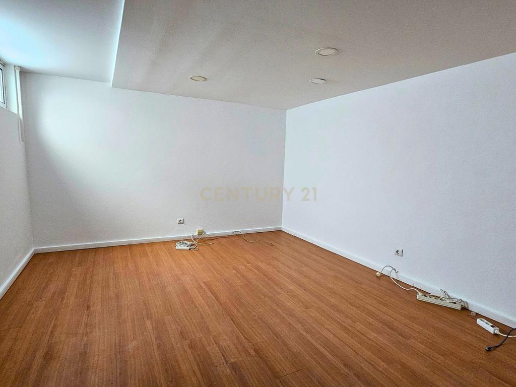 Moradia T4 em Oeiras para arrendar com garagem e terraço - Image 33
