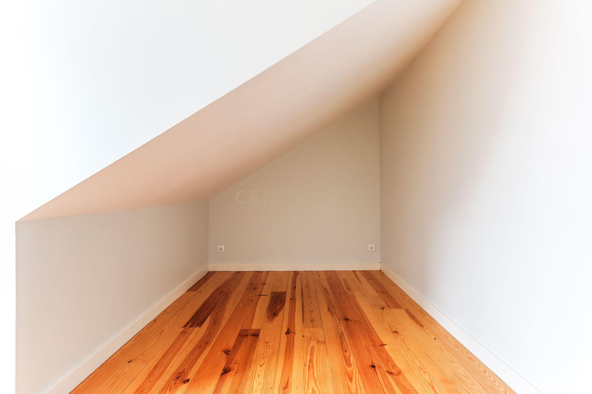 Apartamento T4 Totalmente Remodelado no 4º Andar - Image 25