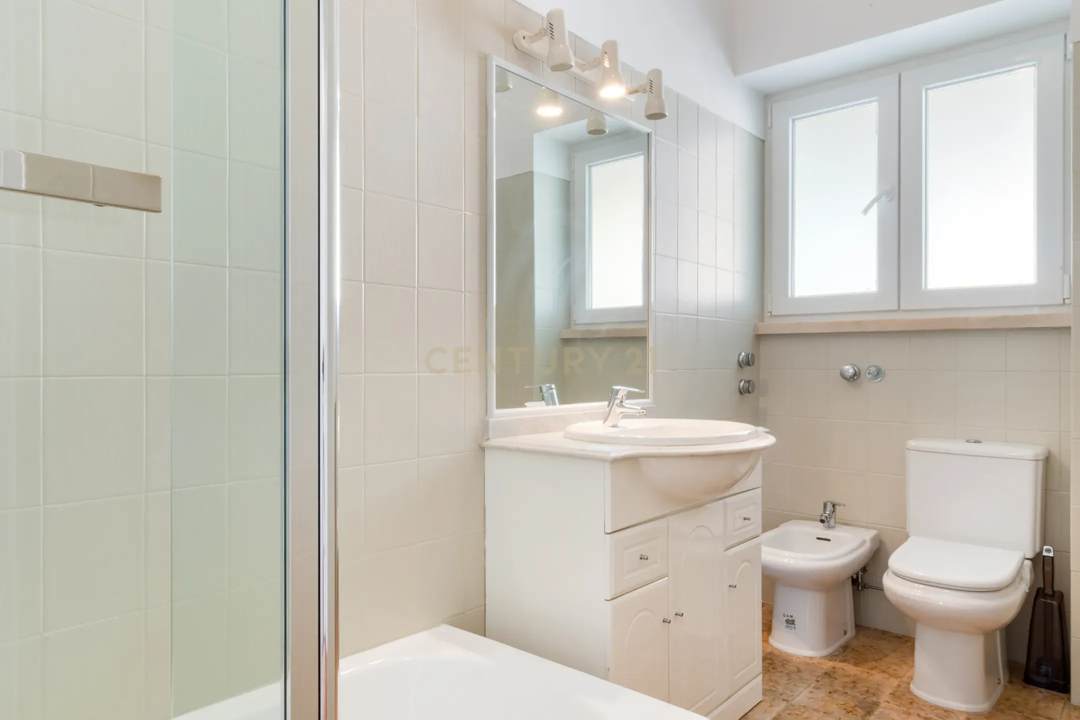 Moradia T3+2 para renovar em Alvalade, Lisboa. Em Venda! - Image 18