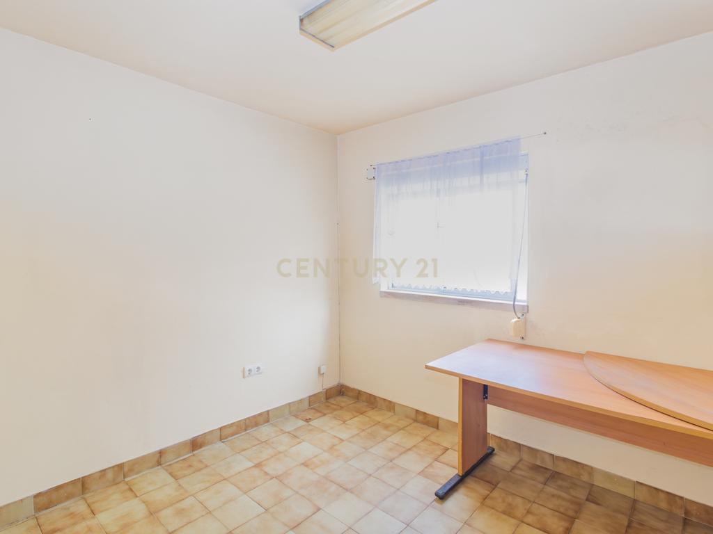 Moradia Isolada T3 em Arrimal, Porto de Mós – Com Terreno, Garagem e Anexos - Image 22