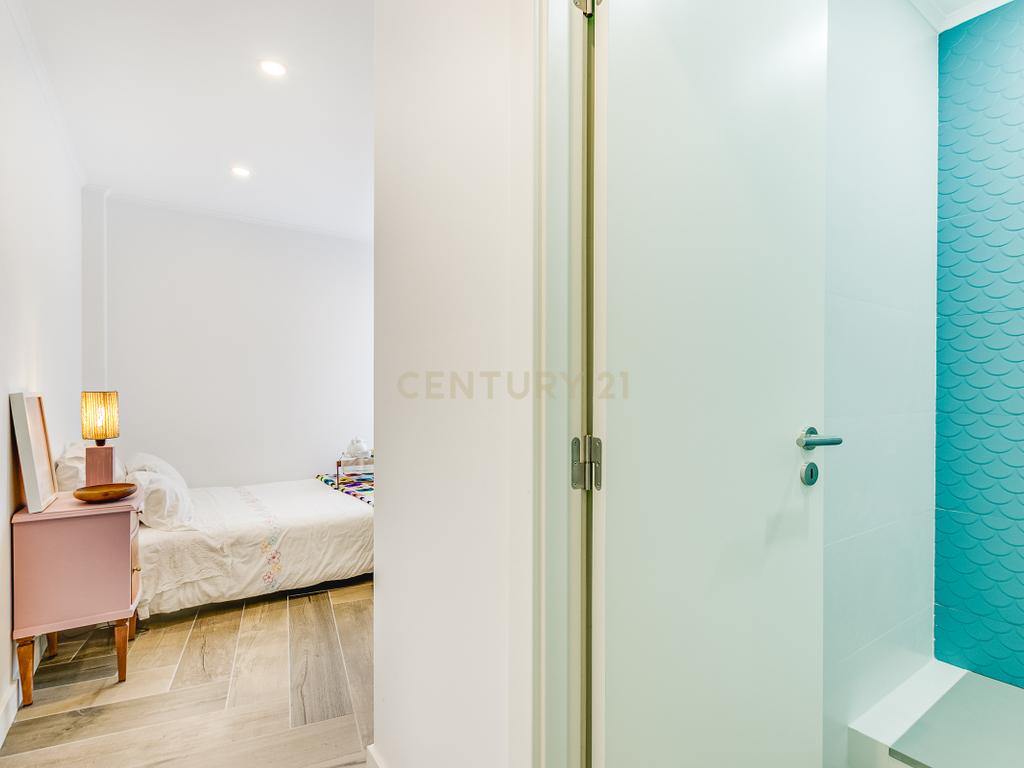 Apartamento T4 com 3 Suites, em zona Prime de Algés - Image 24